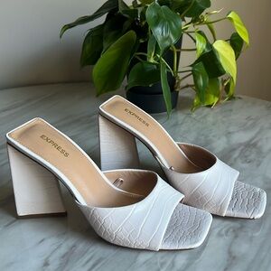 Express Block Triangle Heel Size 8